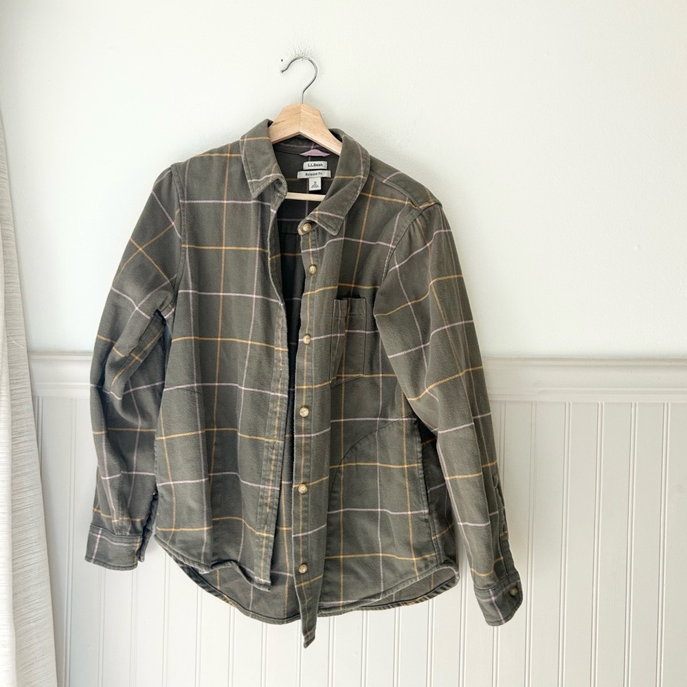 L.L. Bean Women’s Medium Plaid Soft Brush Flannel Relaxed Fit Button Down Shirt